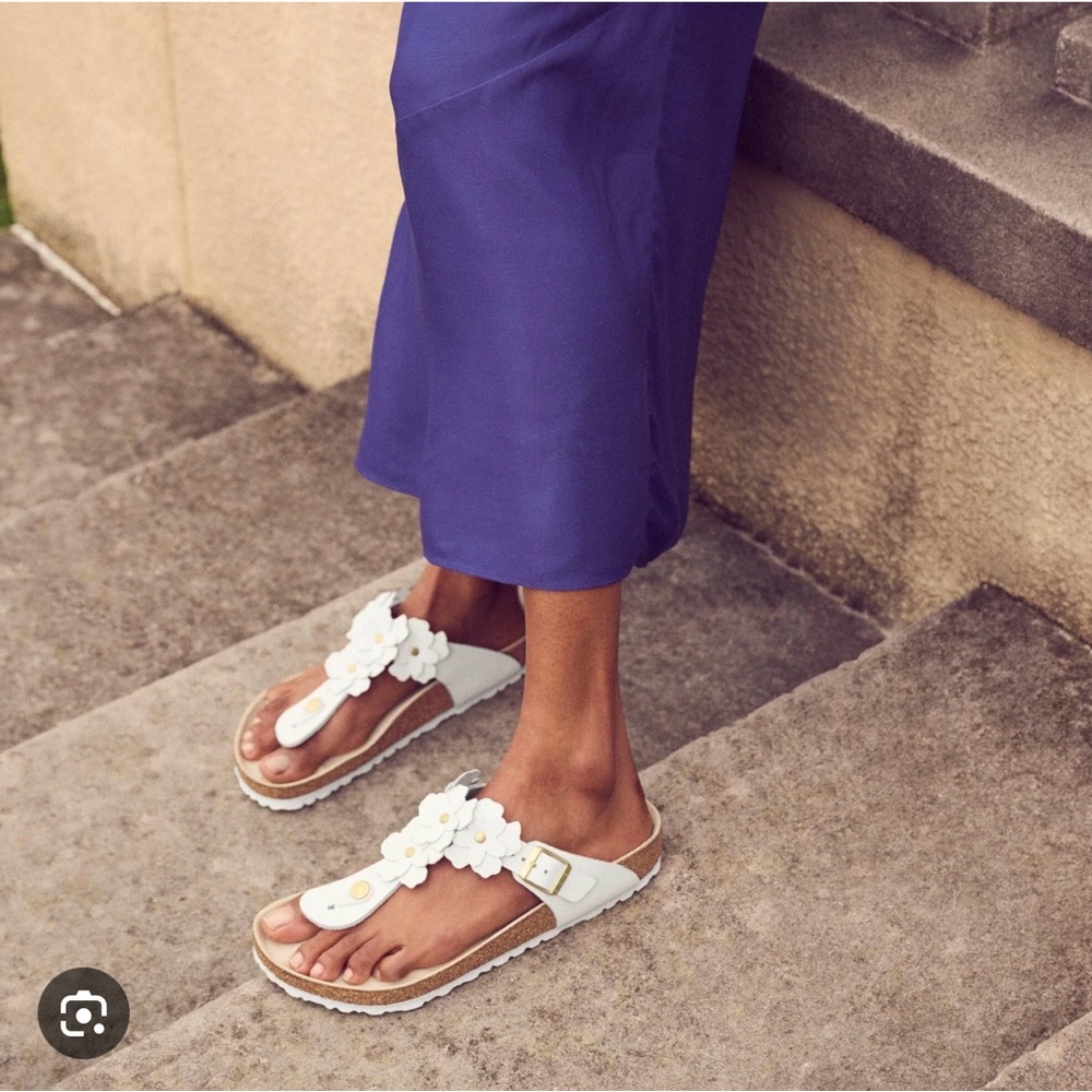 Birkentock Gizeh Flower - Leather - White
SIZE 8-8.5US / 39EU